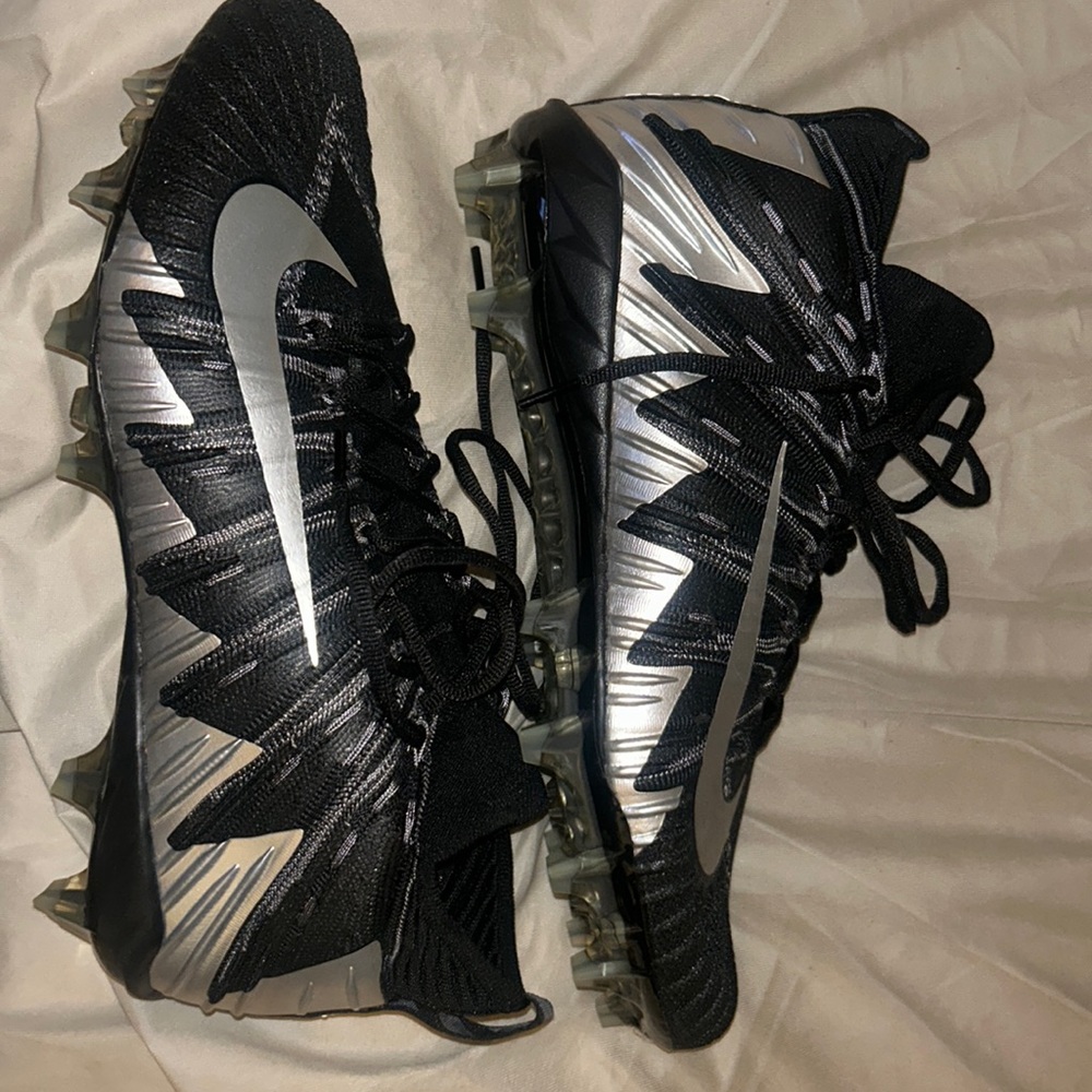 Brand NEW NIKE Alpha menace cleats never worn